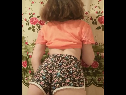 ❤️ Seksikäs nuori beibi riisuu shortsinsa kameran edessä ❤❌ Kaunis porno at us ﹏